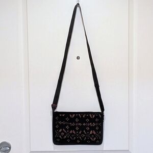 NWOT Beckwoman Super Unique Bottom Zip Crossbody Bag